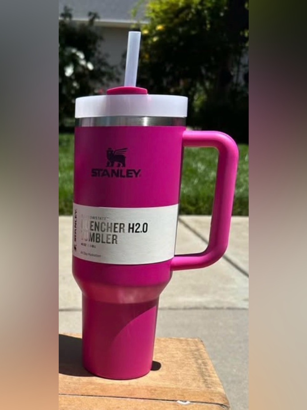 Stanley Vibrant Fuchsia Pink Quencher H2.0 Tumbler 40 oz